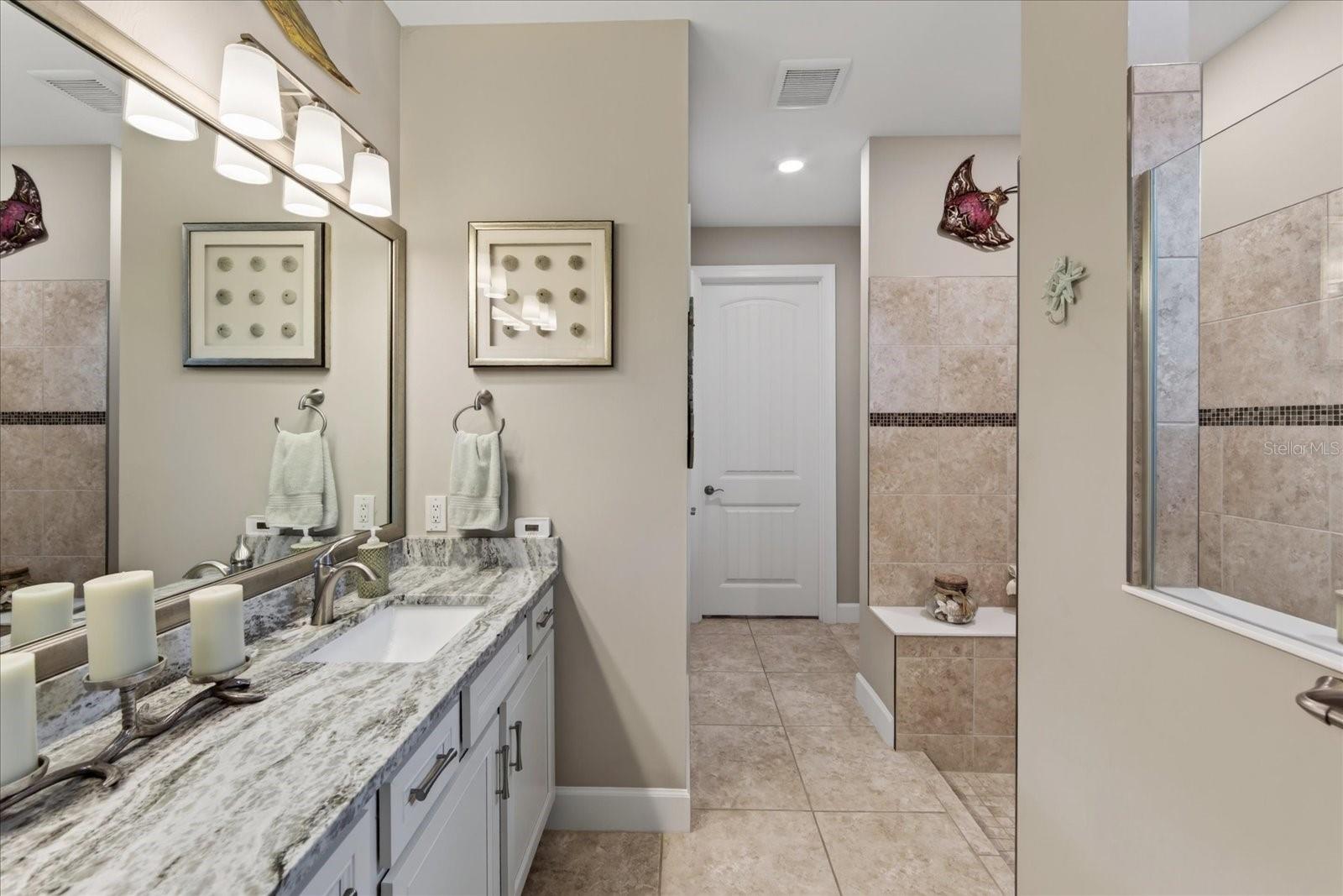 7608 VIOLA LOOP — photo 26