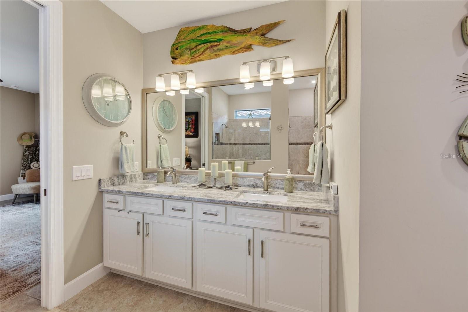 7608 VIOLA LOOP — photo 25