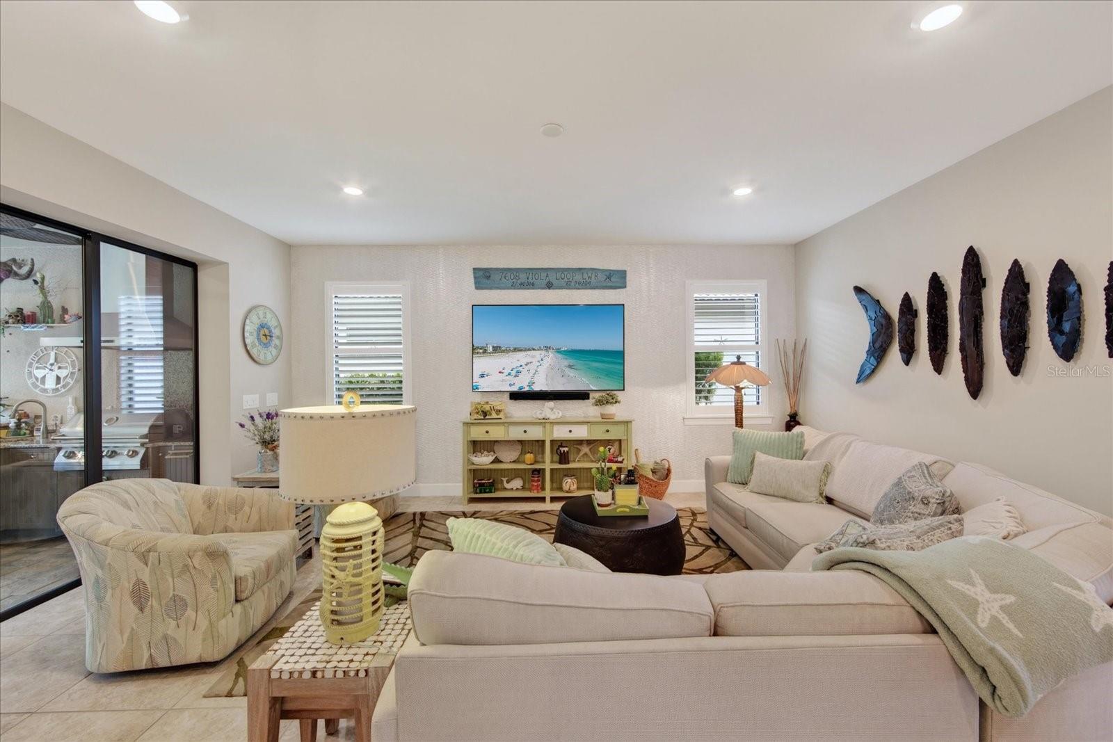 7608 VIOLA LOOP — photo 8