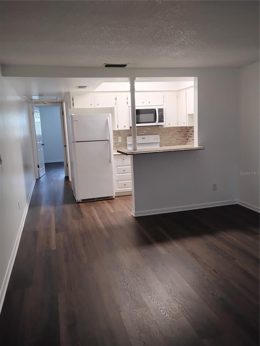 116 SW JEFFERSON CIR N #4 — photo 2