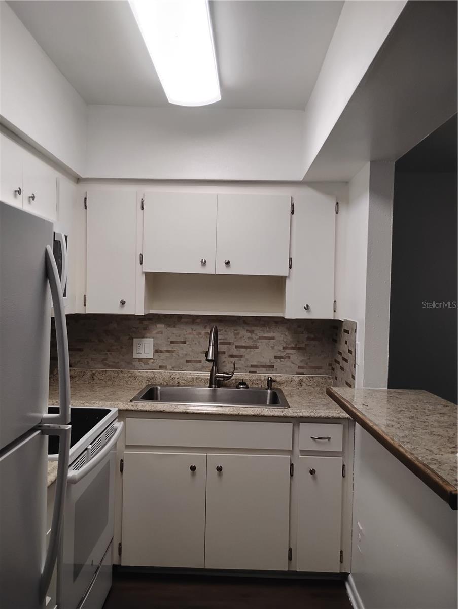 116 SW JEFFERSON CIR N #4 — photo 4