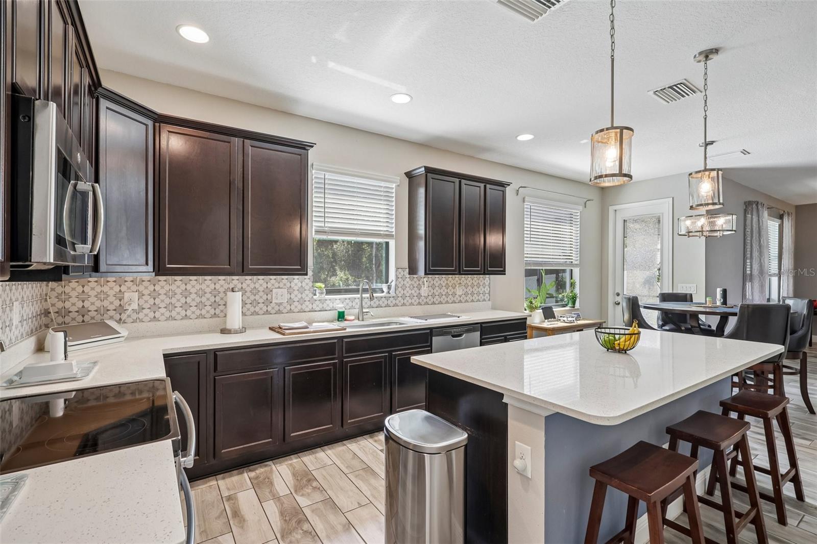 1605 ANASTACIA LN — photo 25