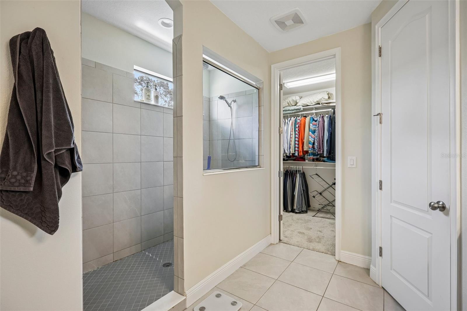 1605 ANASTACIA LN — photo 37
