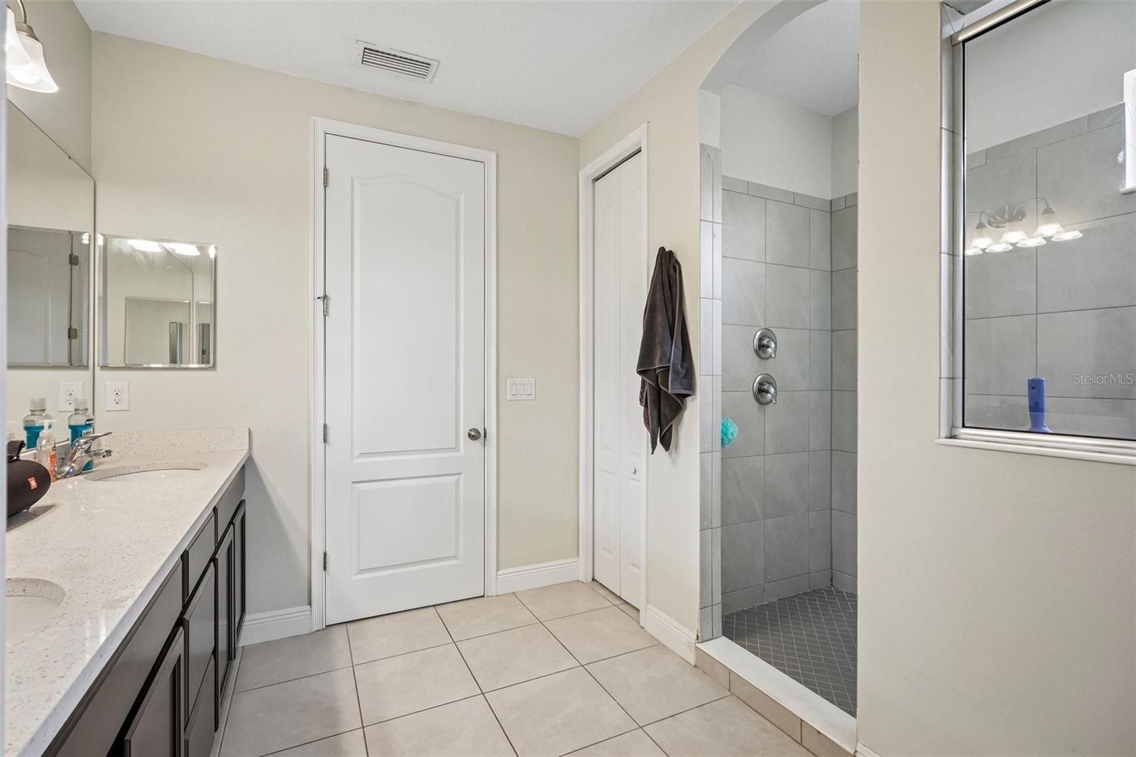 1605 ANASTACIA LN — photo 38