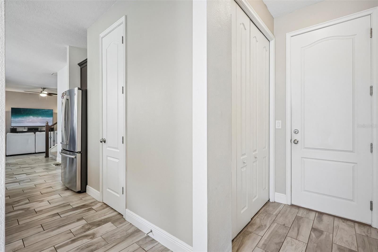 1605 ANASTACIA LN — photo 6