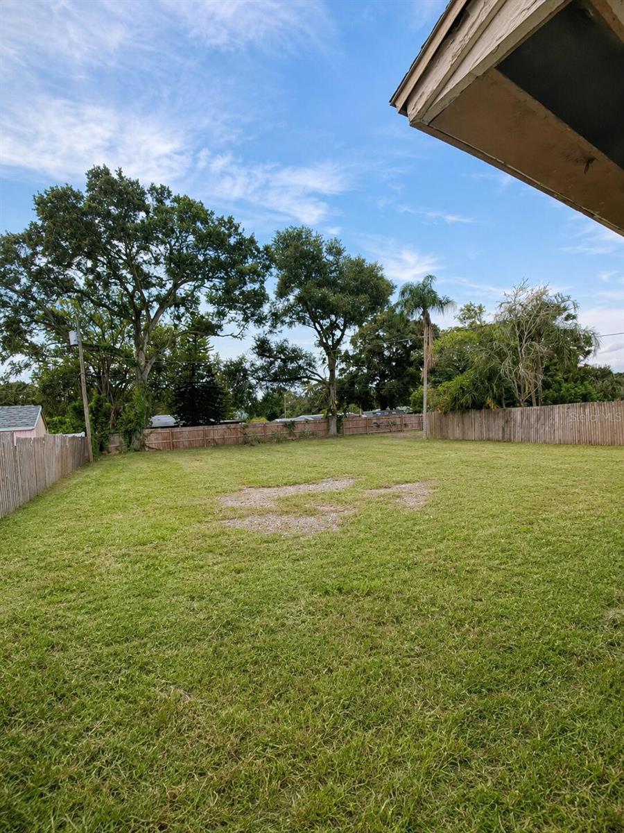 1370 ADMIRAL WOODSON LN — photo 13