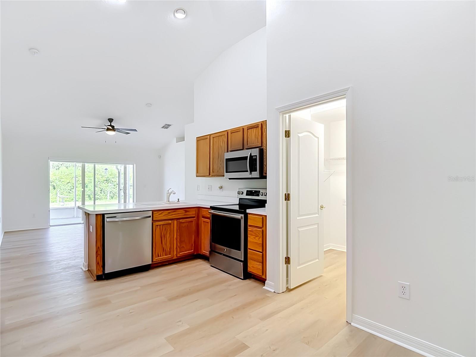7441 TOWER BRIDGE DR — photo 16