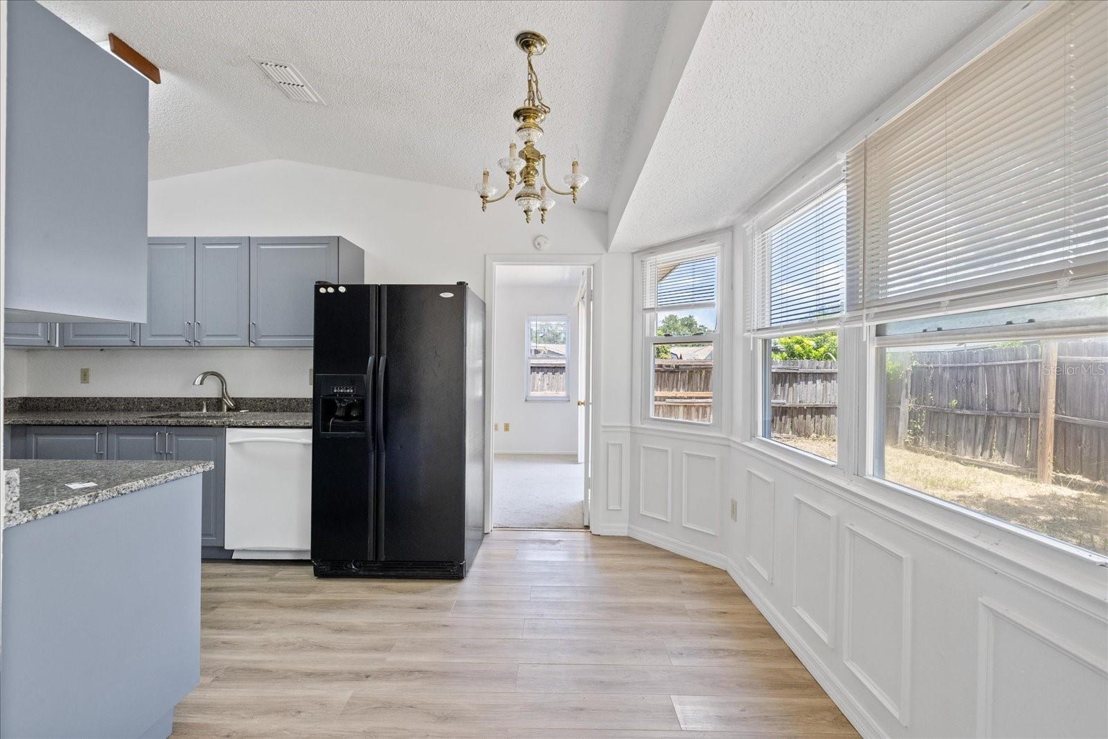 5102 MEADOWLARK LN — photo 3