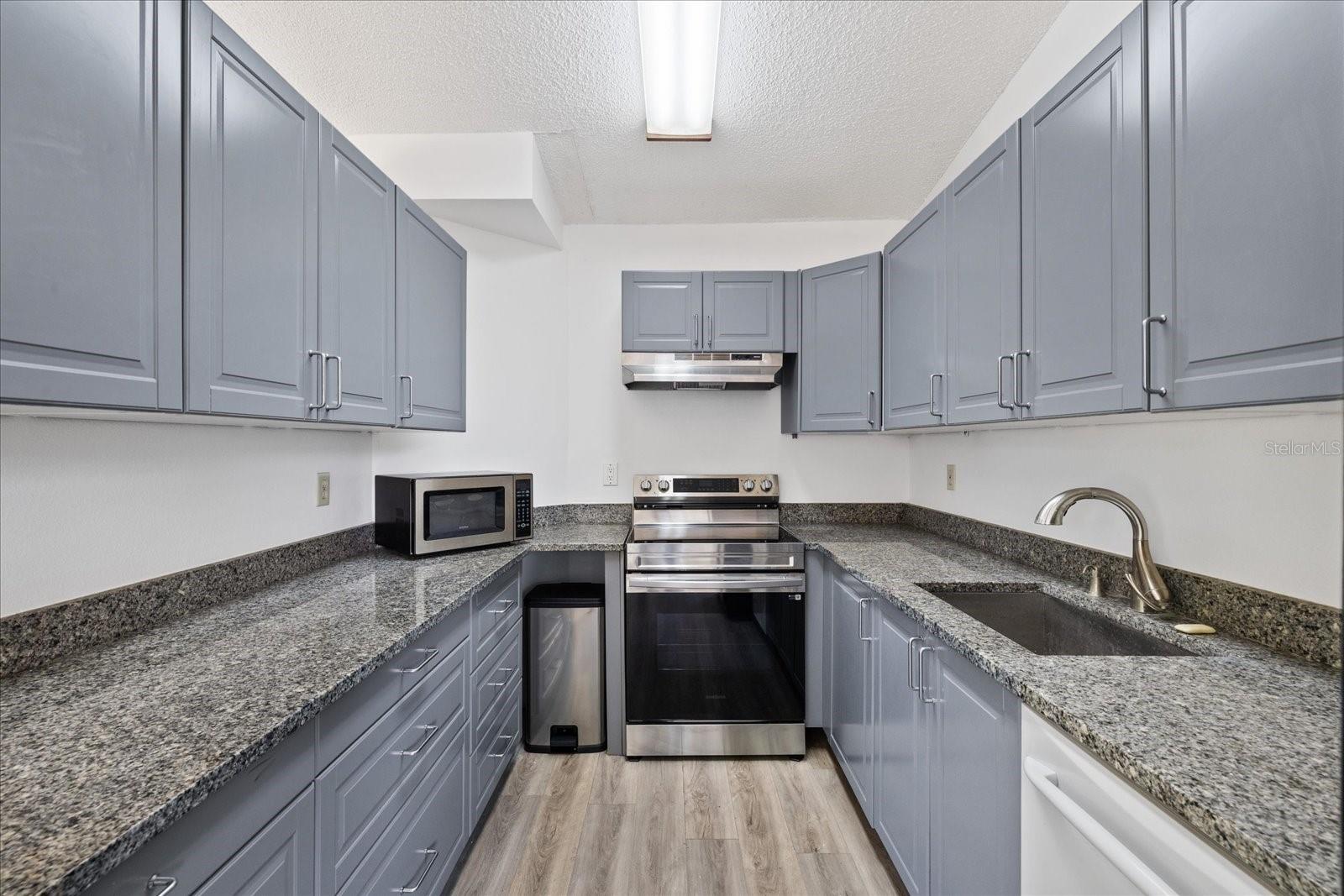 5102 MEADOWLARK LN — photo 11