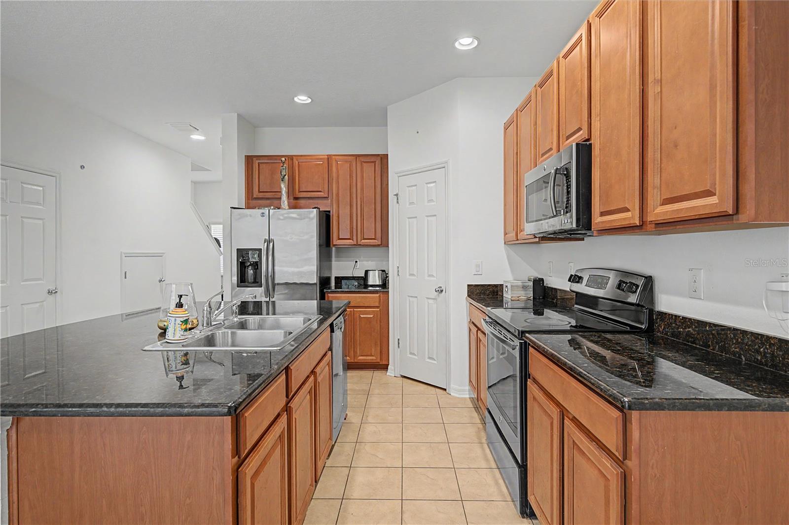 6914 HOLLY HEATH DR — photo 10