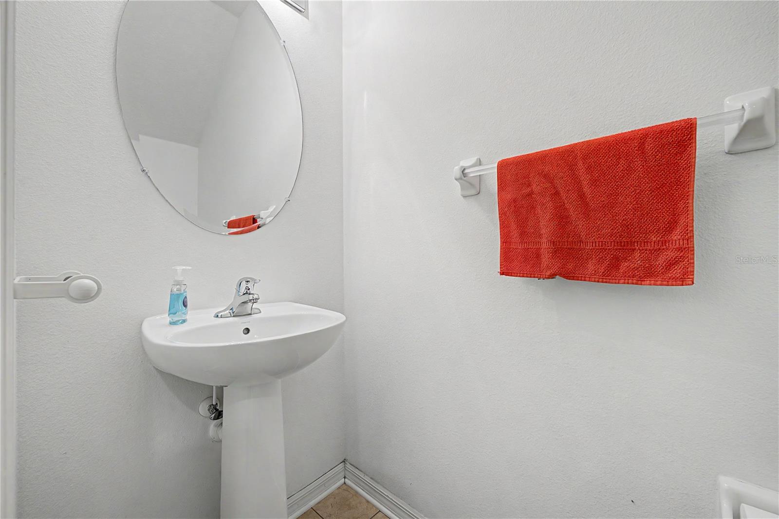 6914 HOLLY HEATH DR — photo 25