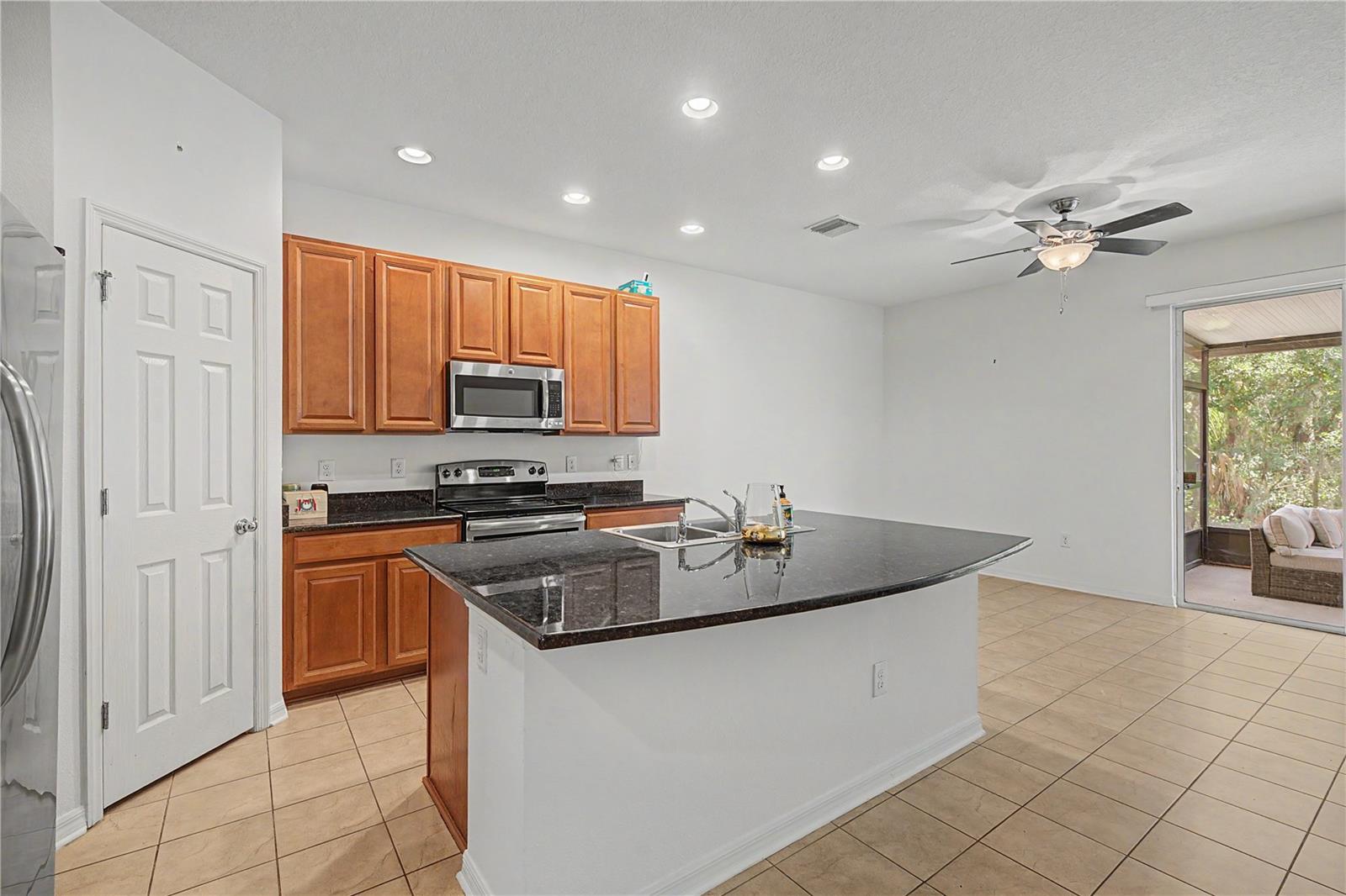 6914 HOLLY HEATH DR — photo 8