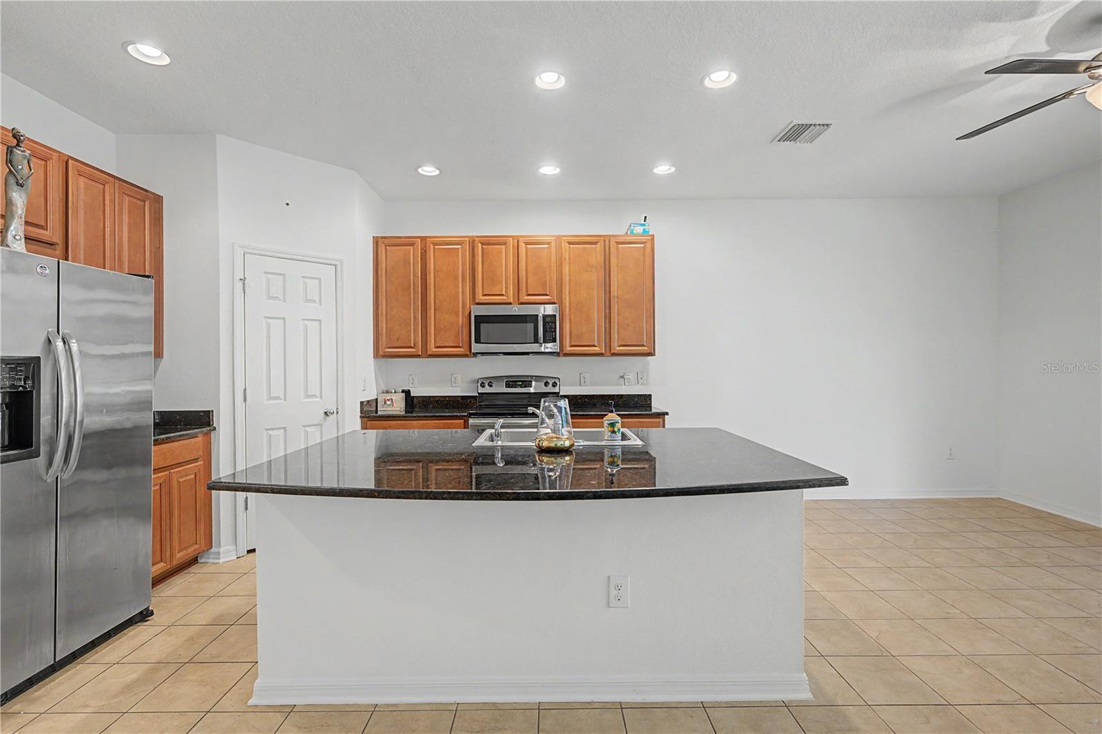 6914 HOLLY HEATH DR — photo 9