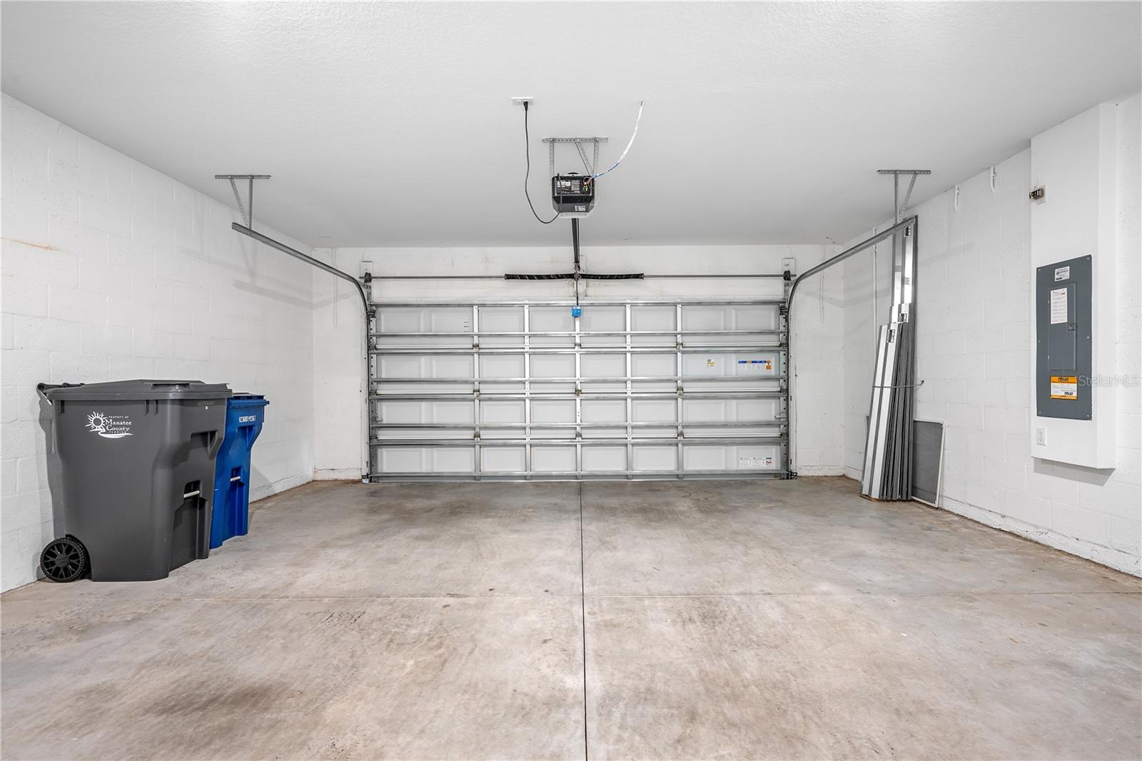 11252 FIELDSTONE DR — photo 32