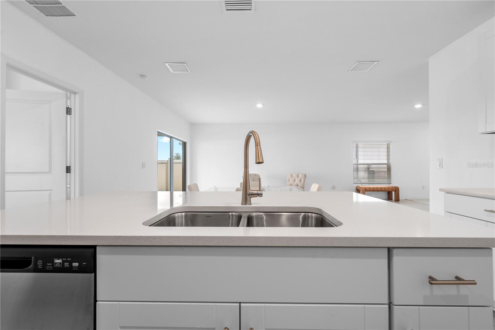 11252 FIELDSTONE DR — photo 5