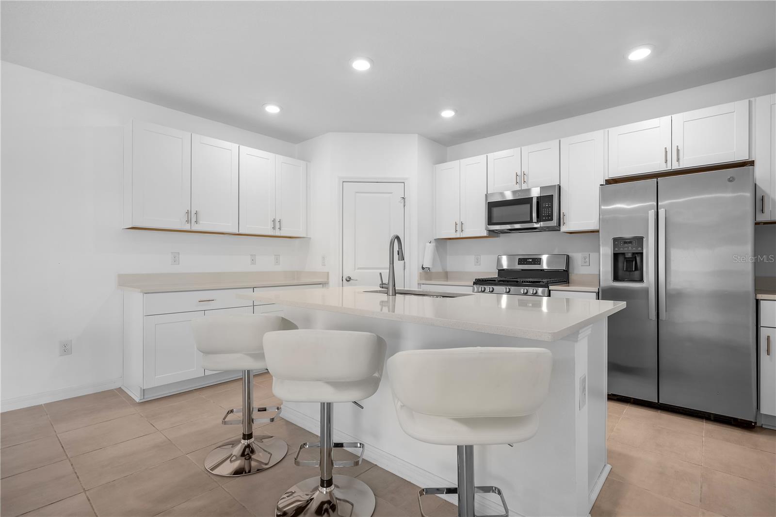 11252 FIELDSTONE DR — photo 4