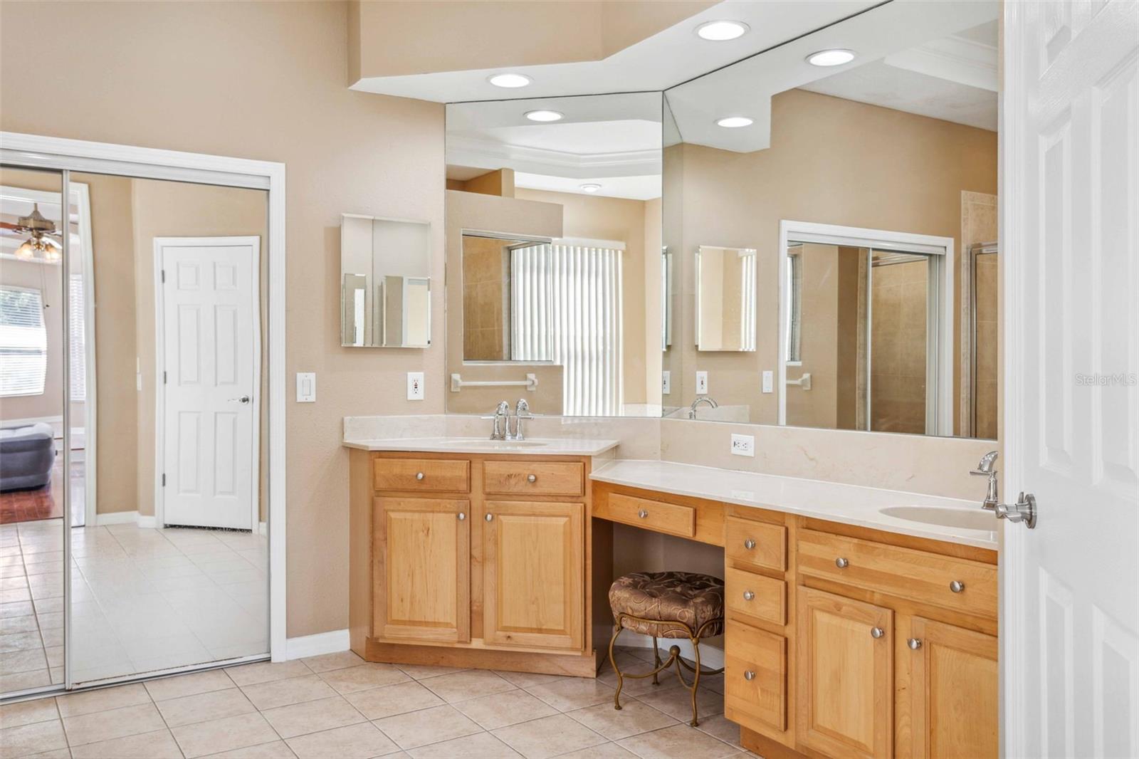 10226 DEERCLIFF DR — photo 9