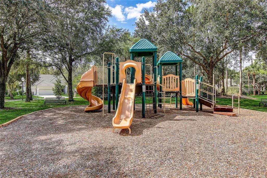 10226 DEERCLIFF DR — photo 25