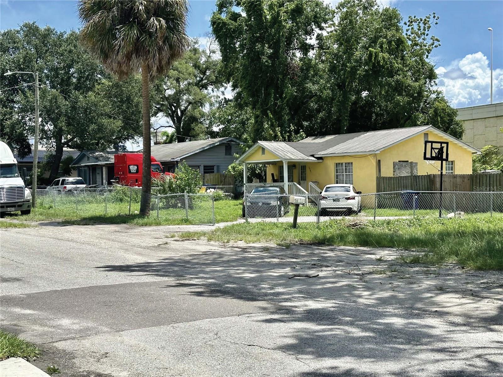 3911 E 15TH AVE — photo 3