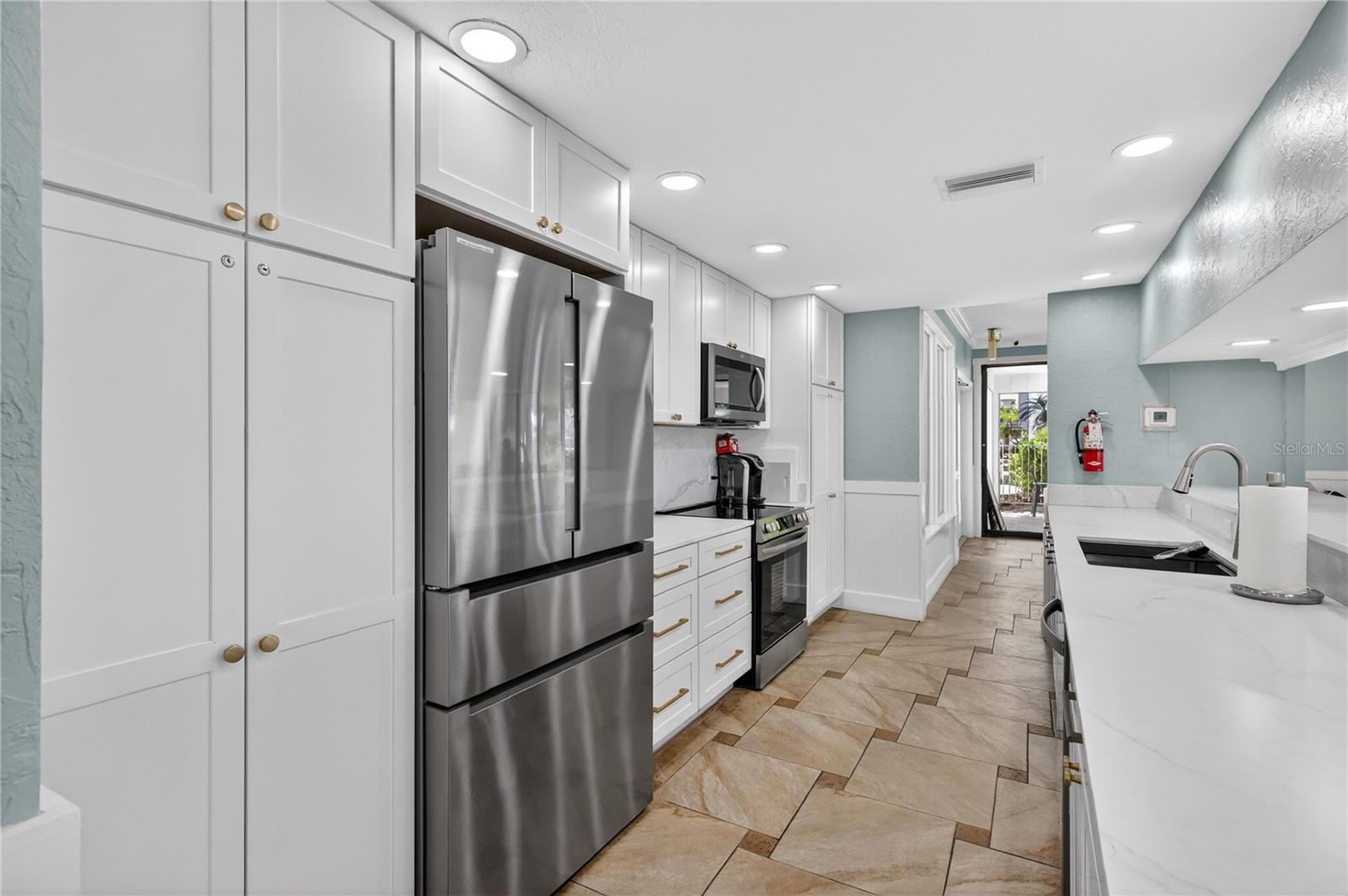 1141 W PEPPERTREE DR #1141 — photo 45