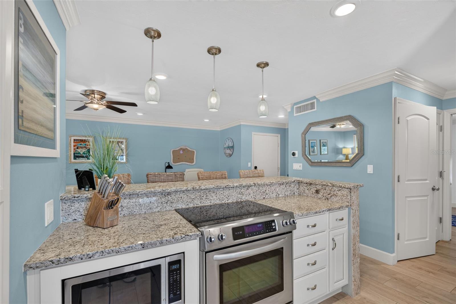 1141 W PEPPERTREE DR #1141 — photo 17