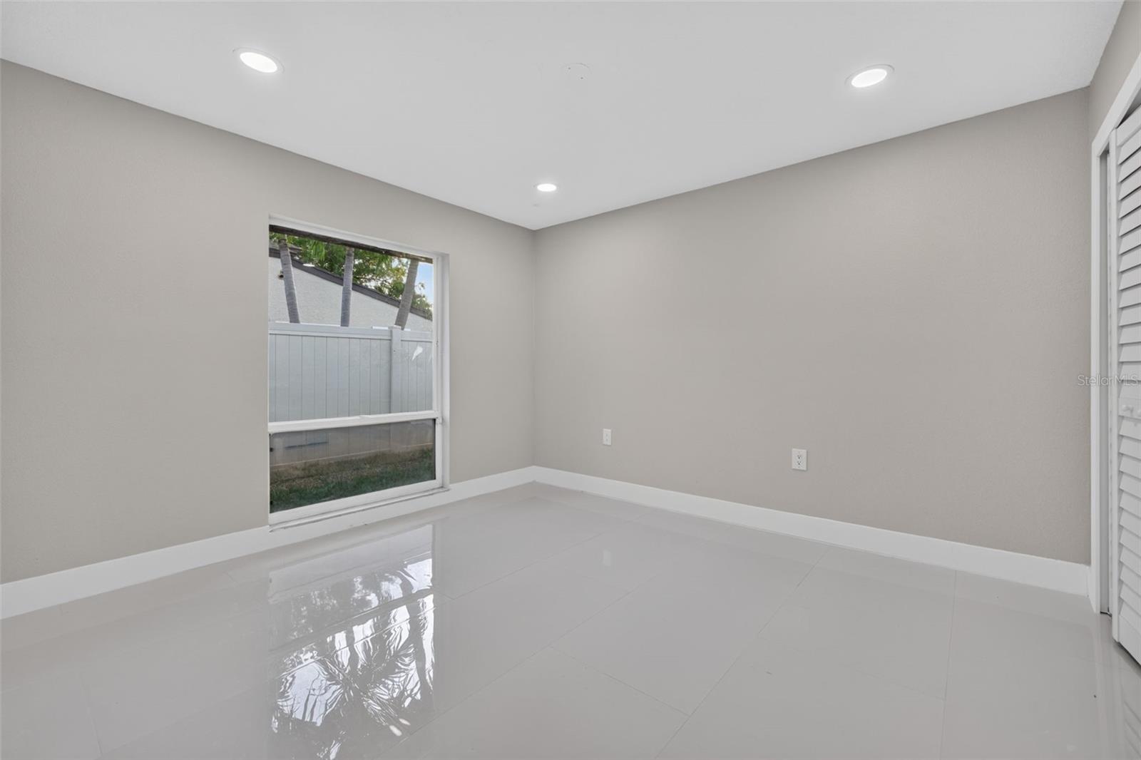 219 MIRAMAR BLVD NE — photo 29