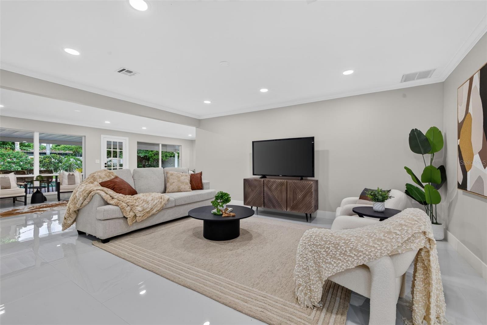 219 MIRAMAR BLVD NE — photo 14