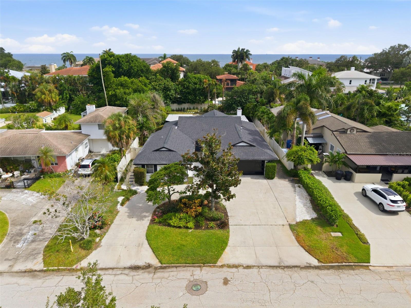219 MIRAMAR BLVD NE — photo 2
