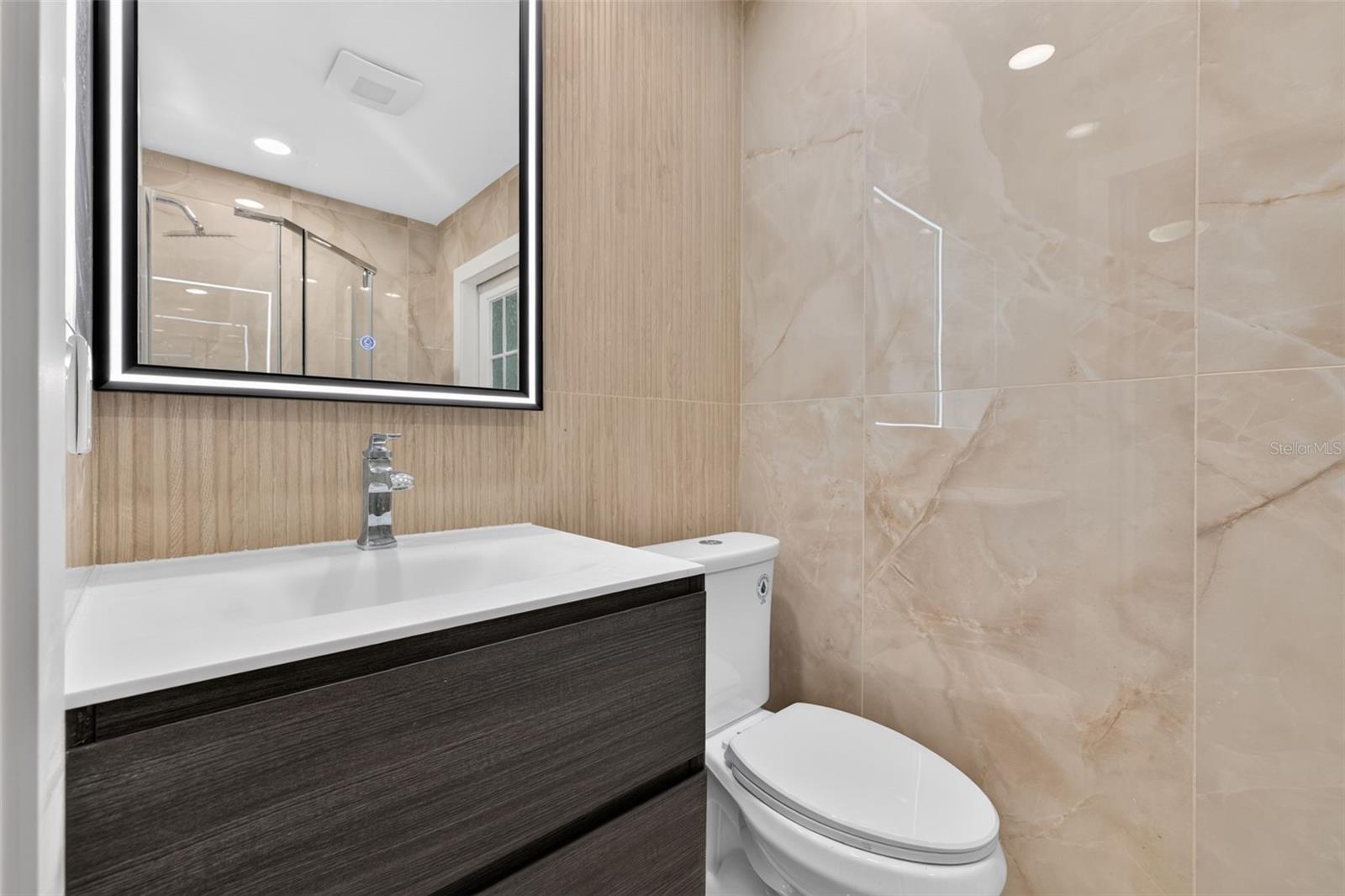 219 MIRAMAR BLVD NE — photo 35