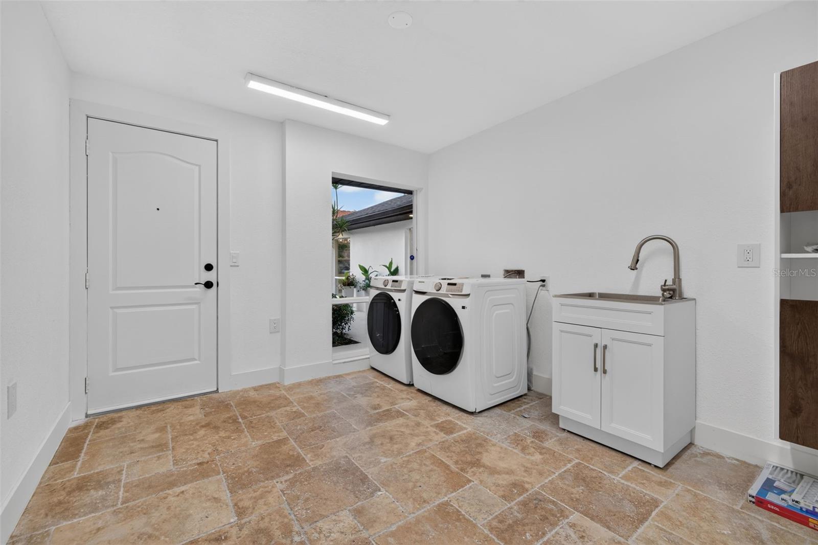 219 MIRAMAR BLVD NE — photo 28