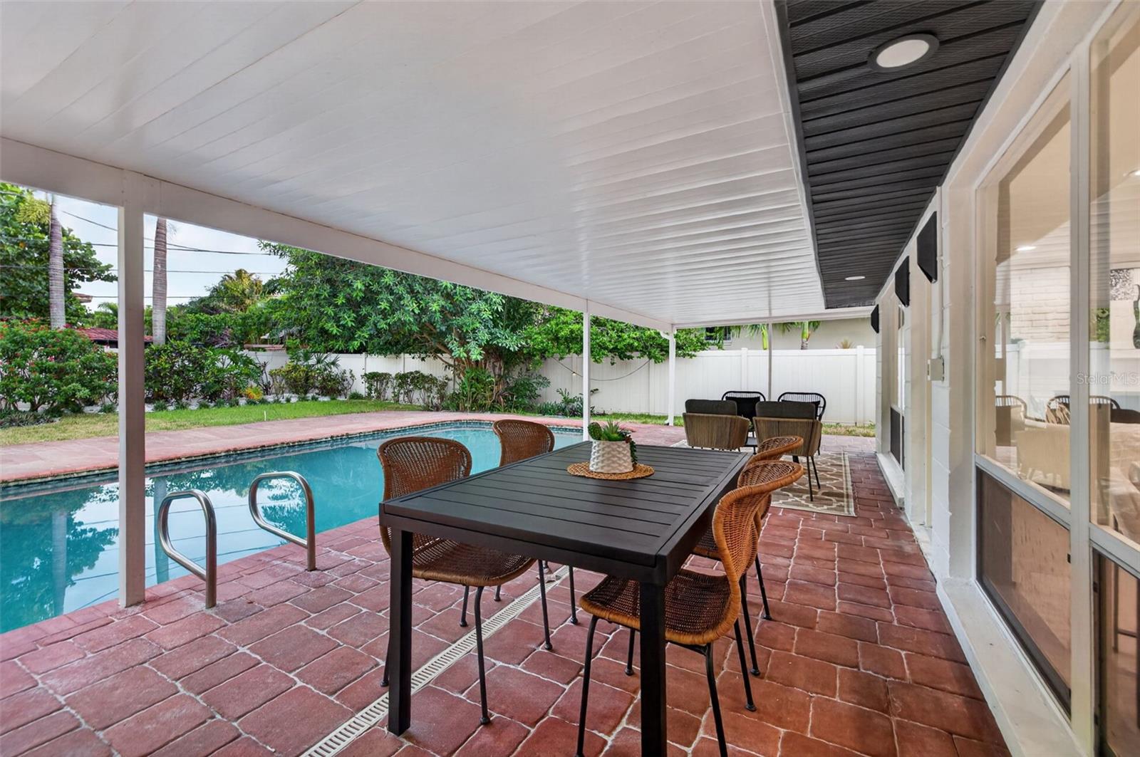 219 MIRAMAR BLVD NE — photo 39