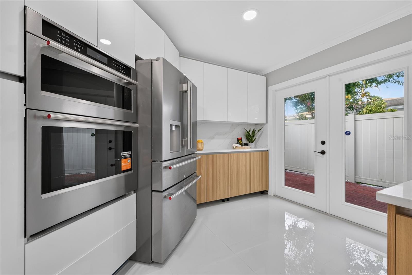 219 MIRAMAR BLVD NE — photo 12