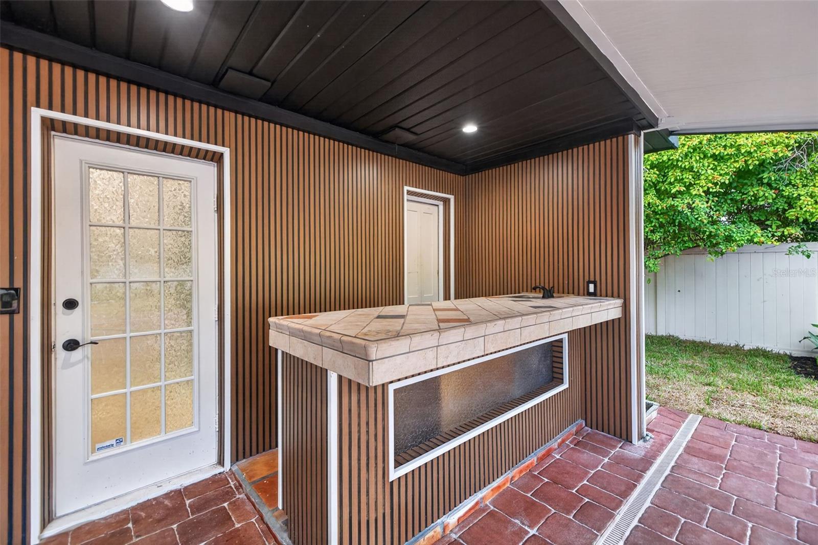 219 MIRAMAR BLVD NE — photo 40