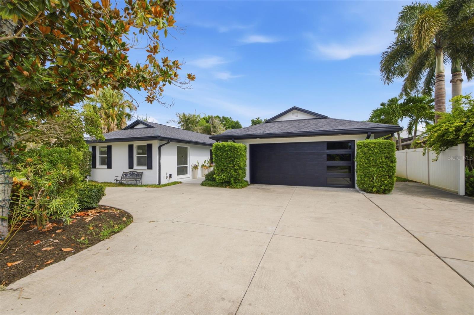 219 MIRAMAR BLVD NE — photo 3