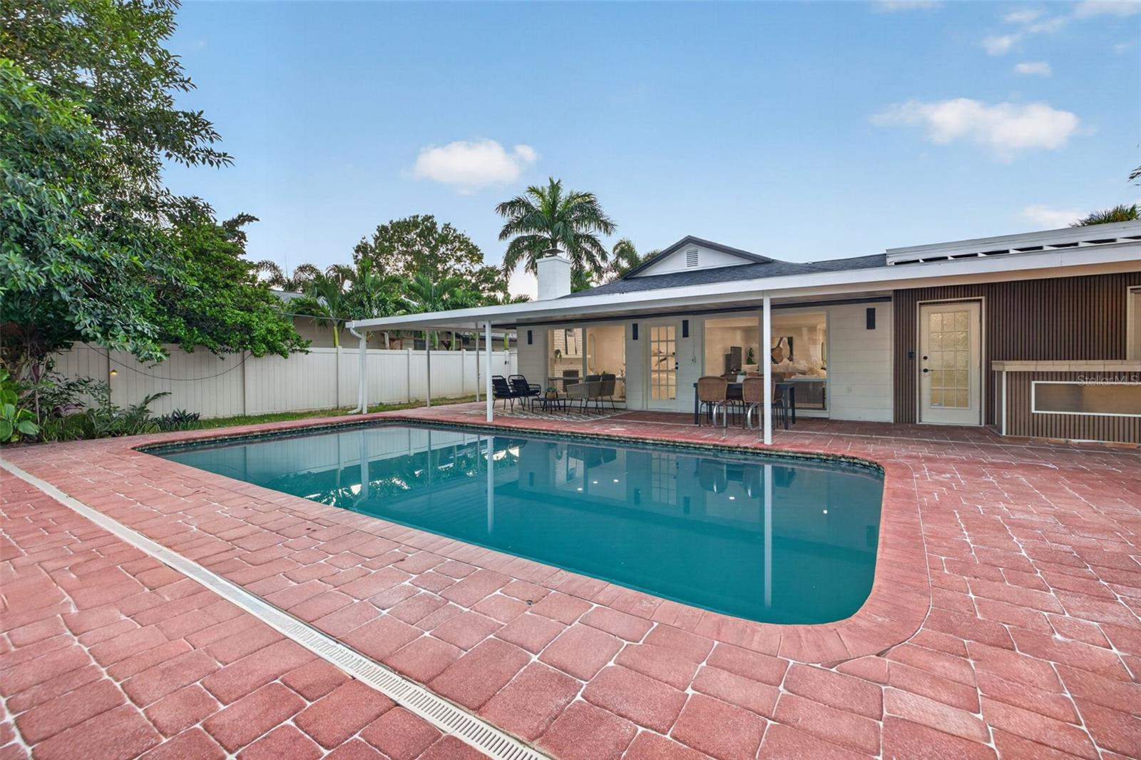 219 MIRAMAR BLVD NE — photo 42