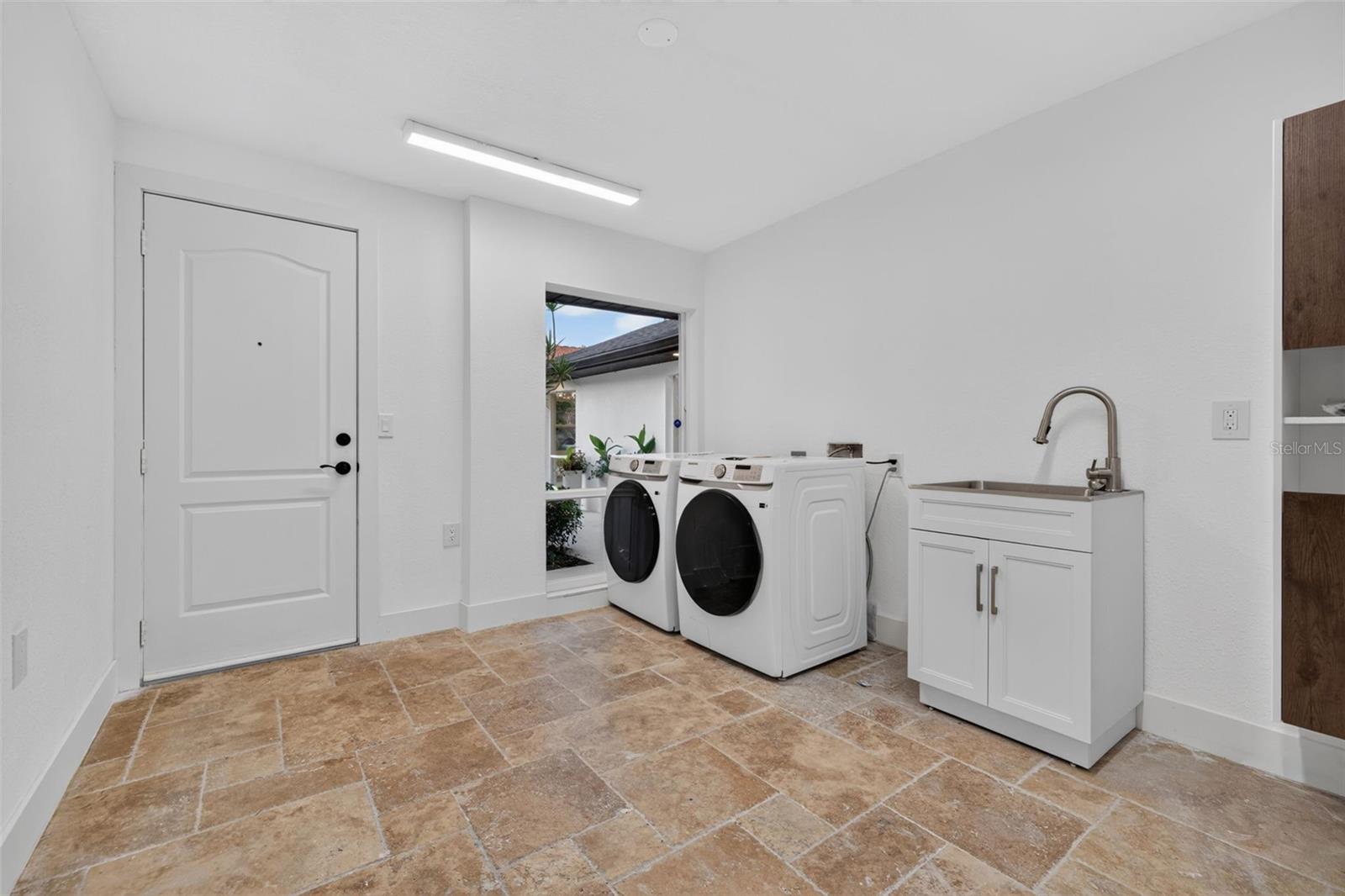 219 MIRAMAR BLVD NE — photo 37