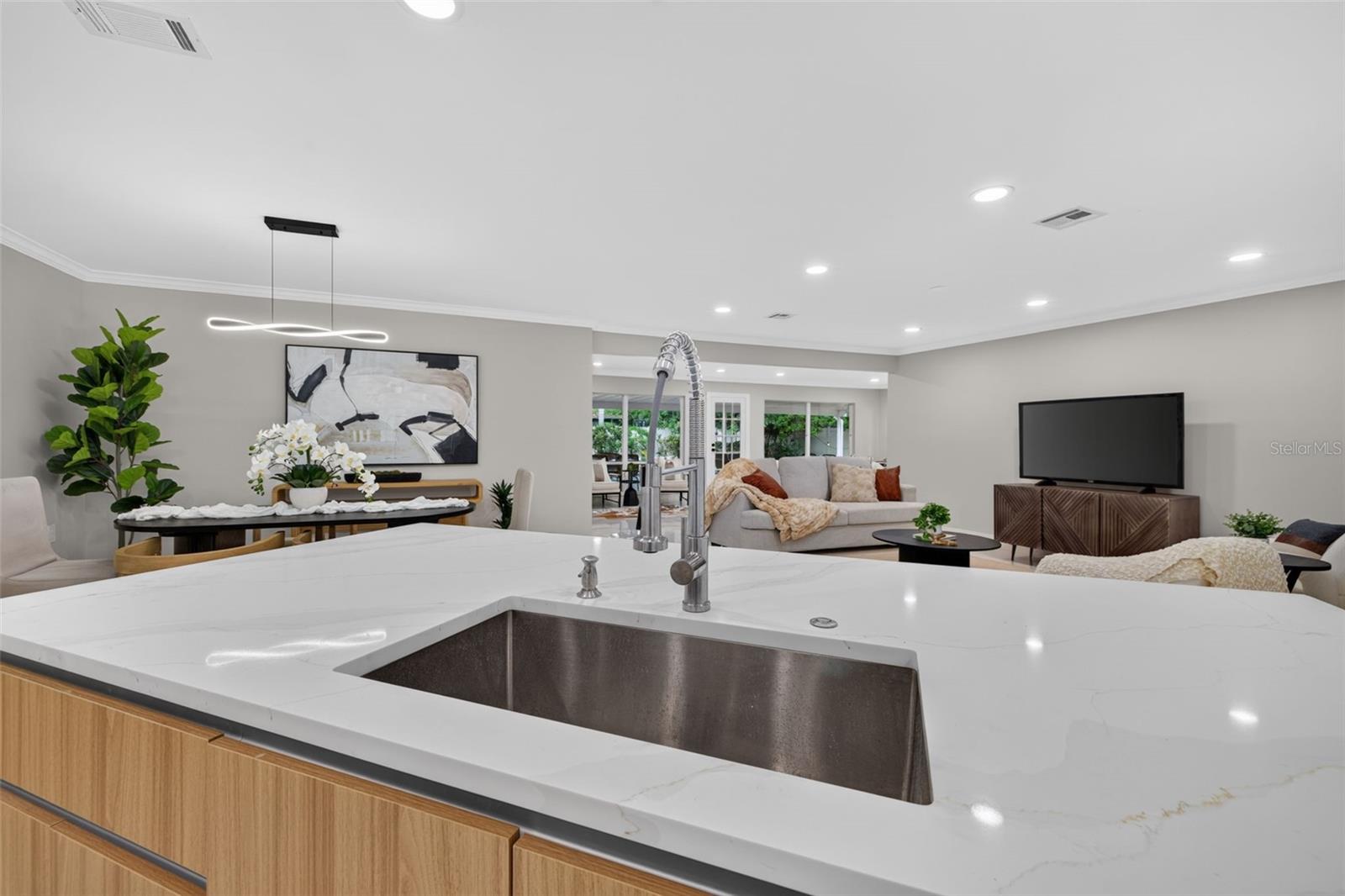219 MIRAMAR BLVD NE — photo 11