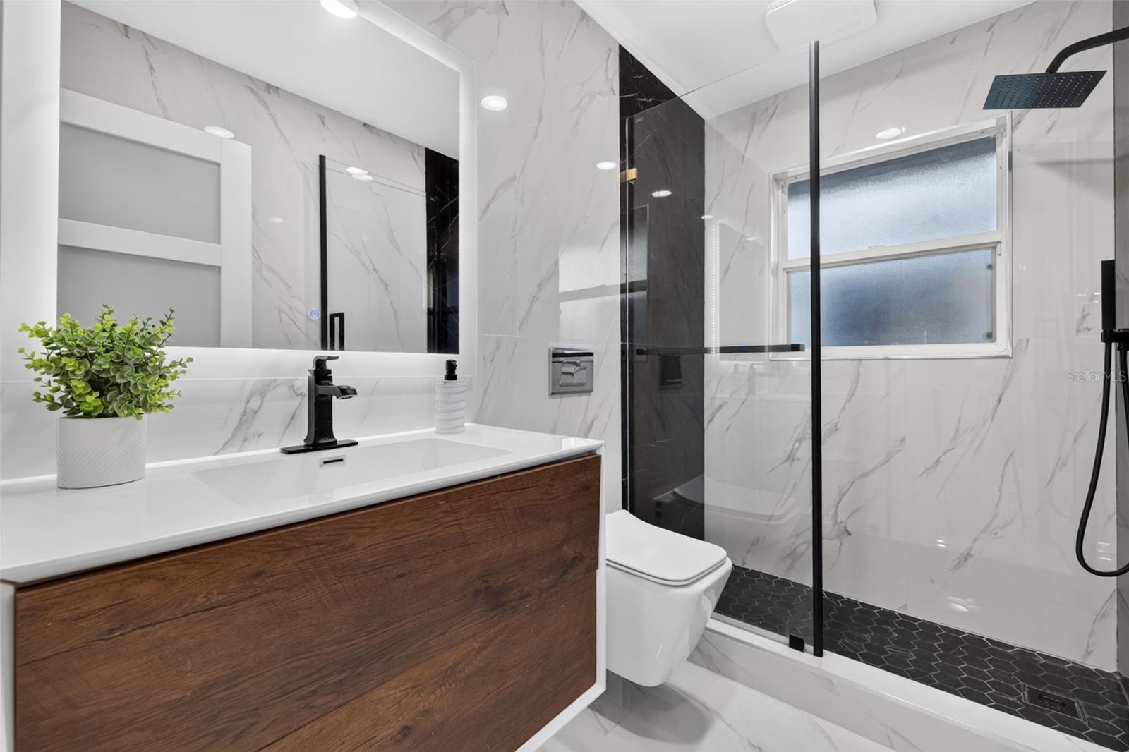 219 MIRAMAR BLVD NE — photo 30