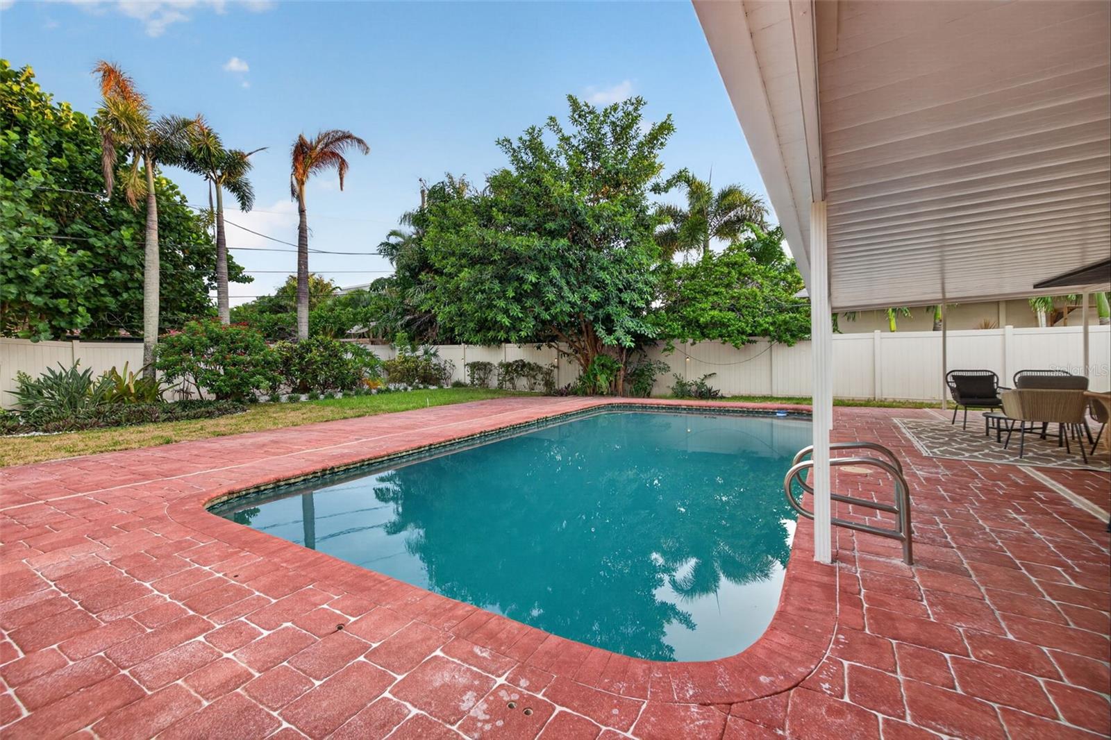 219 MIRAMAR BLVD NE — photo 43