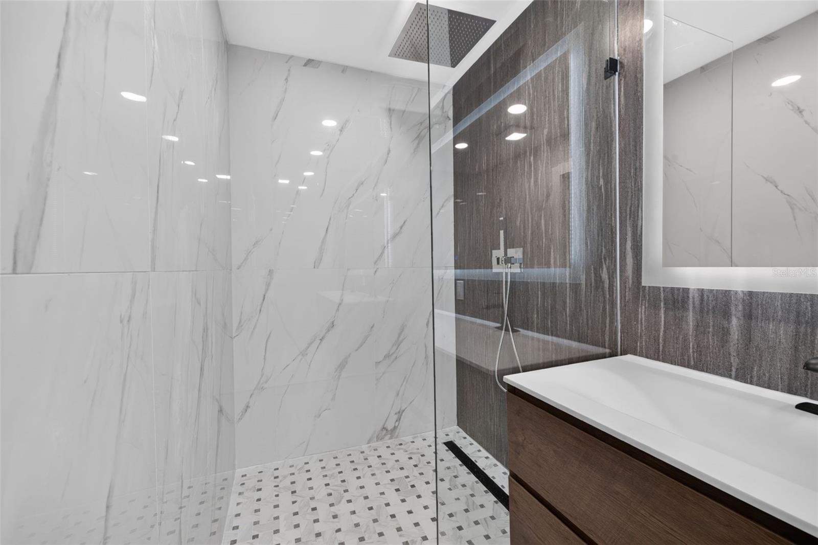219 MIRAMAR BLVD NE — photo 33