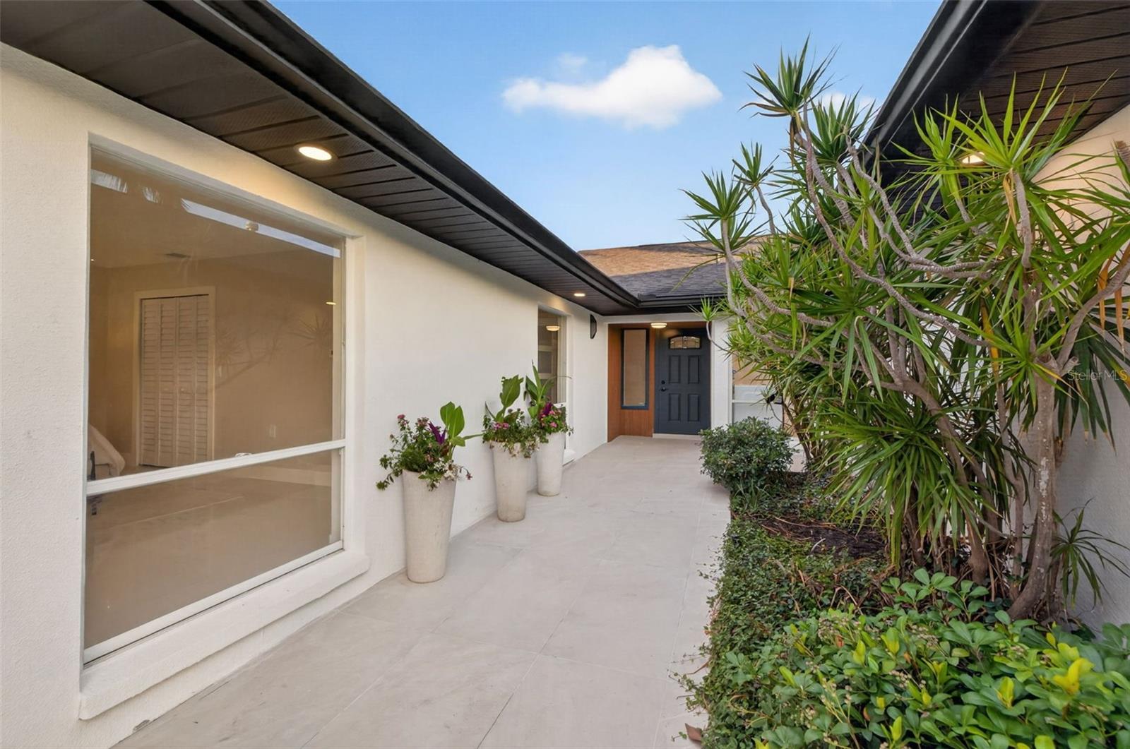 219 MIRAMAR BLVD NE — photo 5