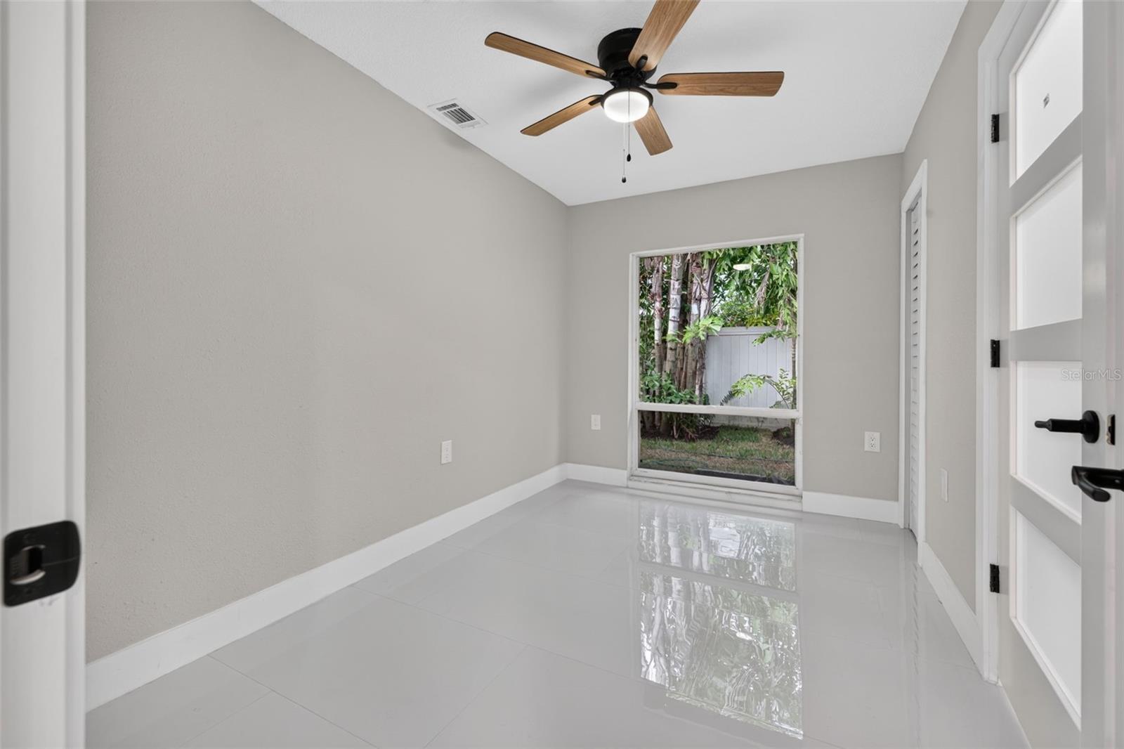 219 MIRAMAR BLVD NE — photo 34
