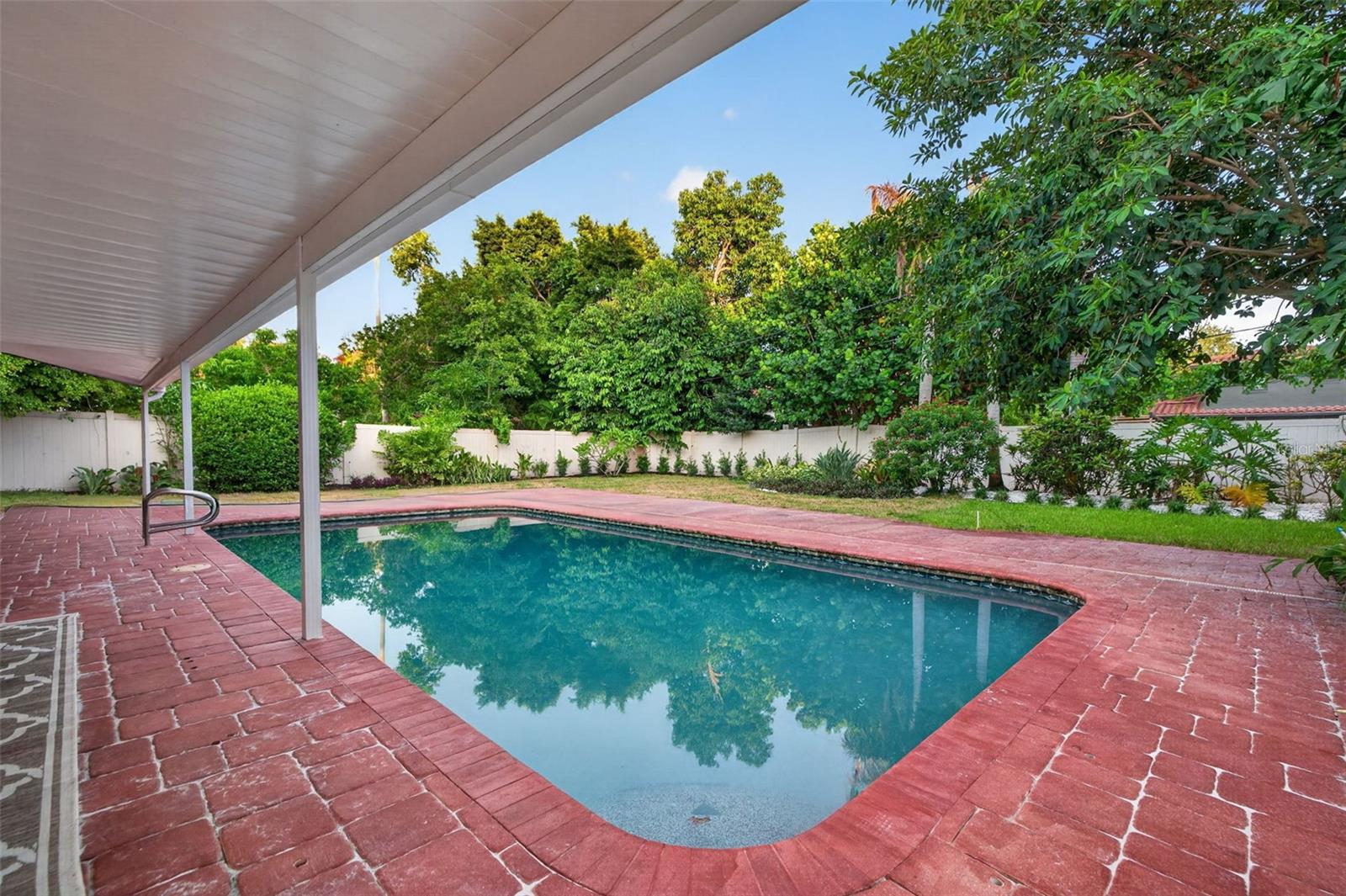 219 MIRAMAR BLVD NE — photo 41