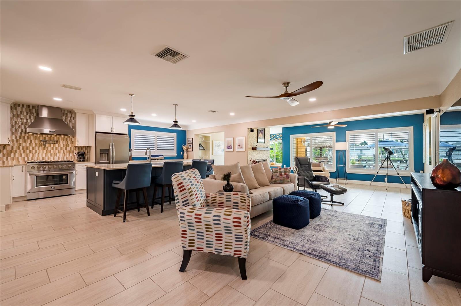 541 CRYSTAL DR — photo 4