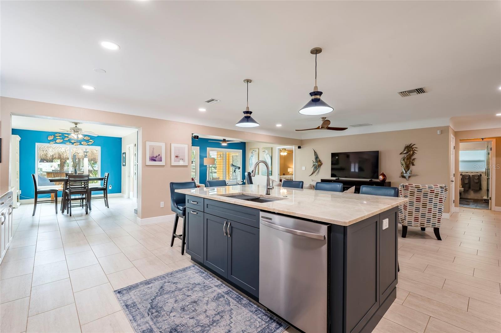 541 CRYSTAL DR — photo 13