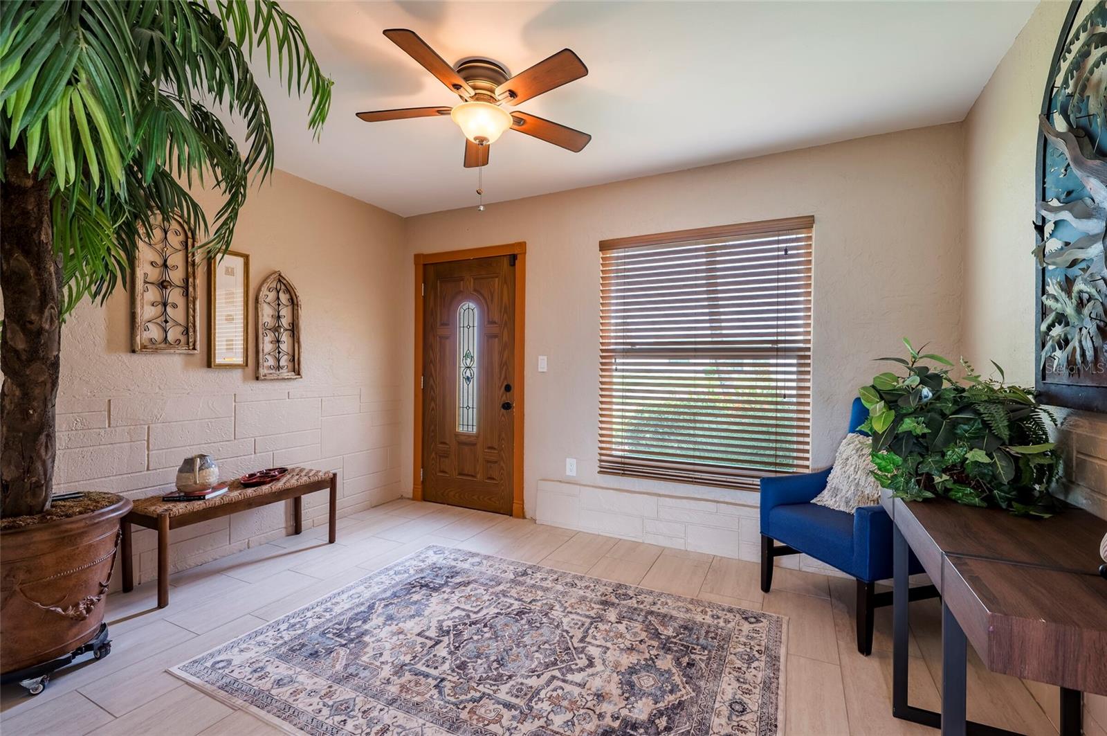 541 CRYSTAL DR — photo 3