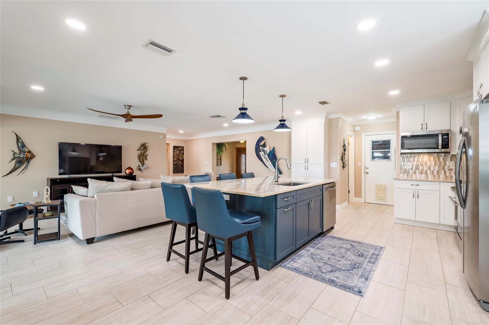 541 CRYSTAL DR — photo 10