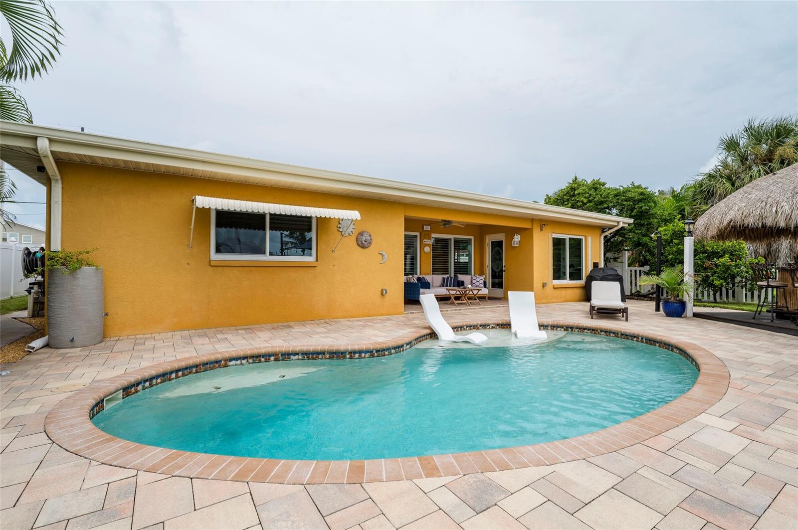 541 CRYSTAL DR — photo 30