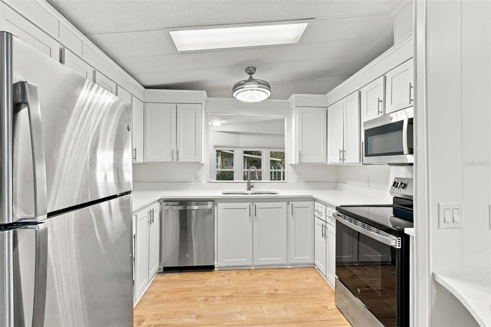130 CLUBVIEW DR #2 — photo 3