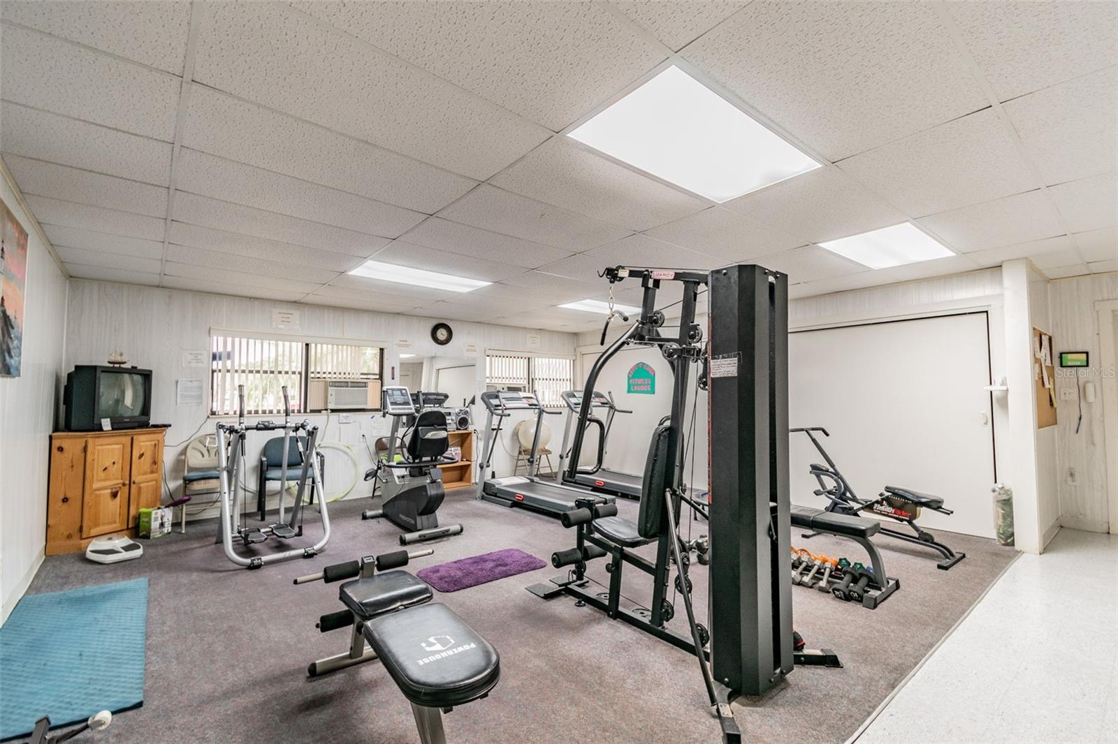 130 CLUBVIEW DR #2 — photo 36